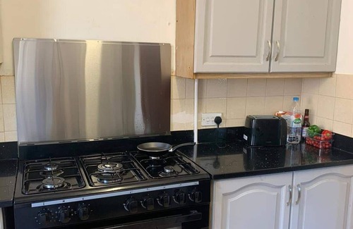 Luton Casa | Clean and Secure Contractor Housing *free parking*