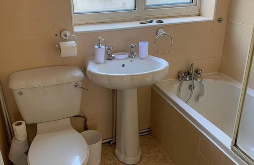 Luton Casa | Clean and Secure Contractor Housing *free parking*