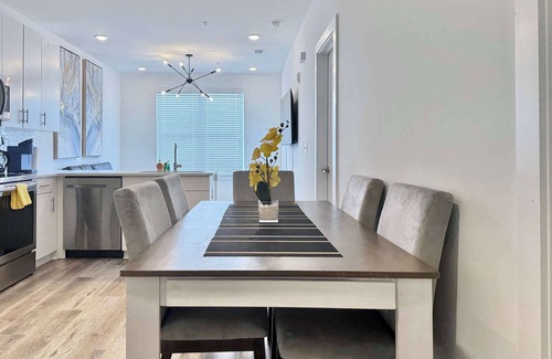 Old Fourth Ward Apartamento | Clean B1B Condo Downtown ATL! Free Street Parking!