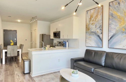 Old Fourth Ward Apartamento | Clean B1B Condo Downtown ATL! Free Street Parking!
