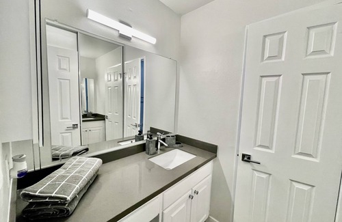 Rampart Village Apartamento | Clean bed! clean shower!