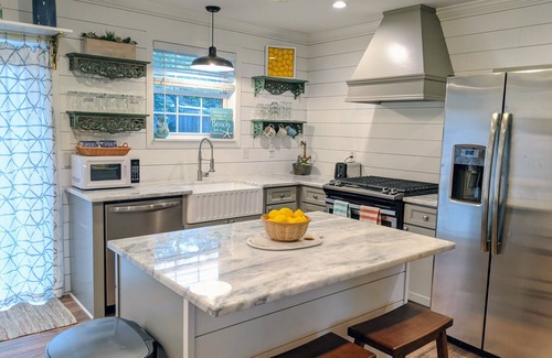Savannah Casa | Clean Coastal Ranch Home Located Between the Beach and the City!