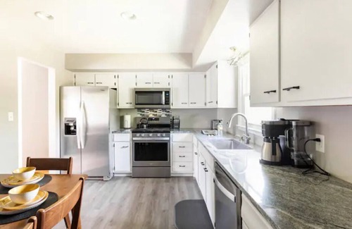 Lexington Casa | Clean & Comfortable 4BR/2Bath w/King Suite located in Lexington, KY
