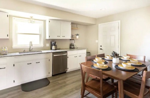 Lexington Casa | Clean & Comfortable 4BR/2Bath w/King Suite located in Lexington, KY