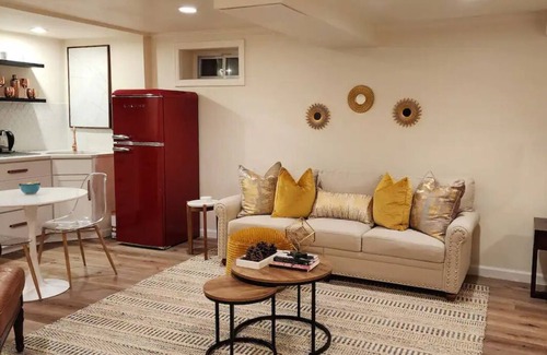 West Orange Apartamento | Clean/Comfortable/Spacious/Peaceful Outdoor Space