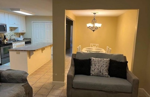 Valdosta Apartamento | Clean & Comfy 3 BR 2 Bath Townhouse W/ Amenities