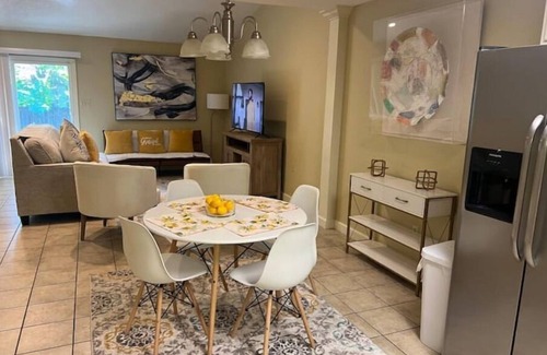 Valdosta Apartamento | Clean & Comfy 3 BR 2 Bath Townhouse 4 Queen beds