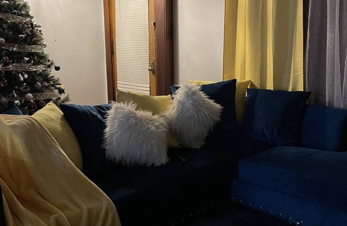 Hartford Apartamento | Clean, Comfy and Spacious Bedroom