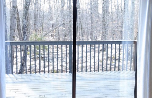 Tobyhanna Chalet De Esquí | Clean, comfy & quiet Poconos Chalet