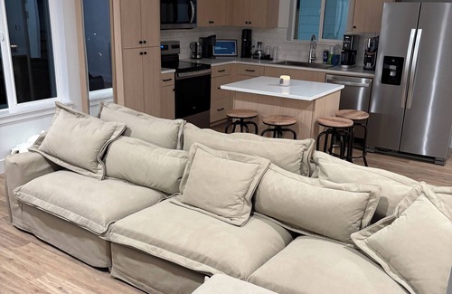 Eugene Casa | Clean & Contemporary Stay