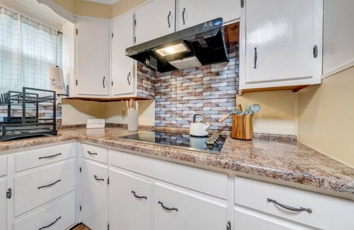 Collinsville Casa | Clean, Convenient and Comfortable 3BR home