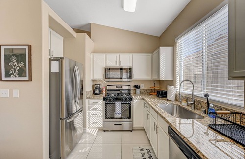 Enterprise Casa | Clean, Convenient & Comfortable Vegas House