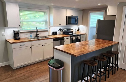 Morristown Casa | Clean, Covered Patio Grill, Ping-Pong, Fenced Yard