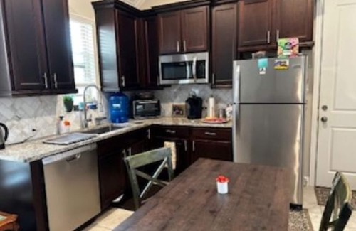 Richmond Apartamento | Clean, Cozy apartment with Private Entrance