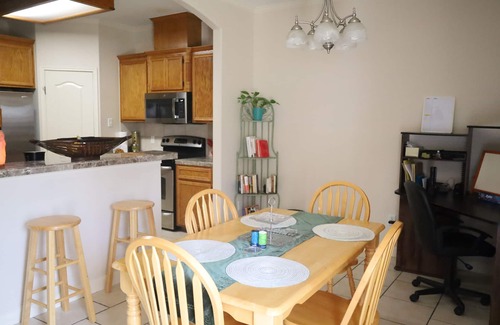 South Side Casa | Clean & Cozy, Elegant & Comfortable, Home for families and friends in safe area!