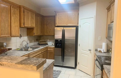 South Side Casa | Clean & Cozy, Elegant & Comfortable, Home for families and friends in safe area!
