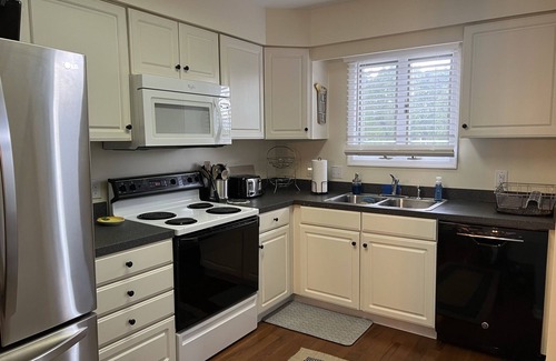 Lewes Casa | Clean & cozy townhome. Easy access to trails & historic Lewes. 5 mins to beach.