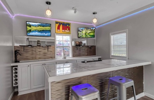 Blasdell Casa | Clean,Cozy &Updated Home with Jacuzzi, Fenced in yard, BarShed, Firepit & MORE!