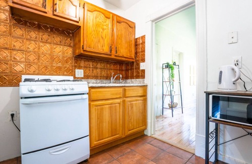 Bedford-Stuyvesant Casa | Clean & Elegant 2br Apt In A Brownstone Home