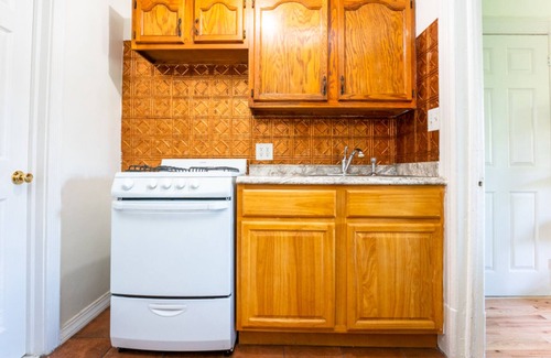 Bedford-Stuyvesant Casa | Clean & Elegant 2br Apt In A Brownstone Home