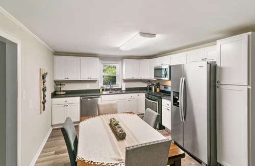Libertyville Casa | Clean Freshly Remodeled 4 Bedroom House
