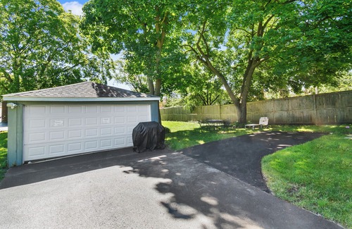 Libertyville Casa | Clean Freshly Remodeled 4 Bedroom House