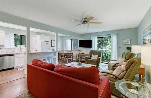 Fernandina Beach Condominio | Tranquila casa de pueblo de 3 bd / 2 ba con piscina, tenis, ~ 175 yardas para acceder a la playa # 24.