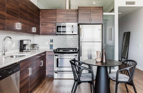 Civic Center Apartamento | Clean Hayes Valley 1BR w/ Gym, Rooftop, Pool & Sports