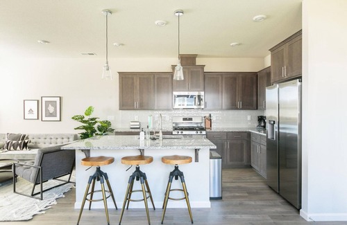 Hillsboro Casa | Clean Hillsboro 2BR, close to Park & Restaurants, by Blueground