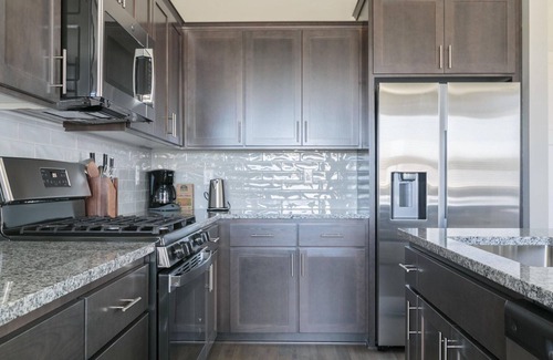 Hillsboro Casa | Clean Hillsboro 2BR, close to Park & Restaurants, by Blueground