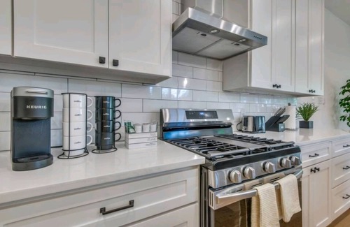 Dallas Casa | Clean luxury, furnished house for rent