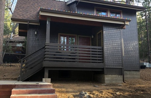 Idyllwild Cabina | Clean Modern Cabin with Tesla/J1172 EV charger