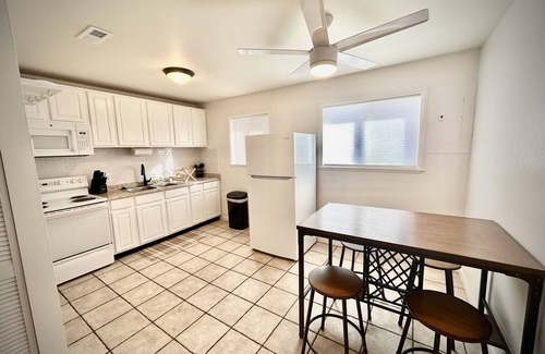 Southeast Colorado Springs Apartamento | Clean Modern Eastside Colorado Springs Apartment Delta