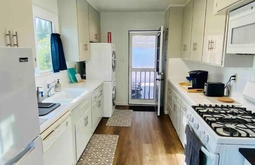 Los Altos Casa | Clean modern 💎 w Backyard ⭐️AC+Parking+W&D⭐️Central location