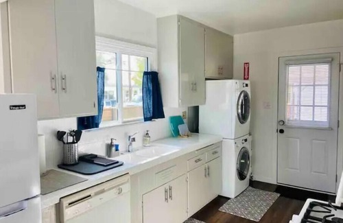 Los Altos Casa | Clean modern 💎 w Backyard ⭐️AC+Parking+W&D⭐️Central location