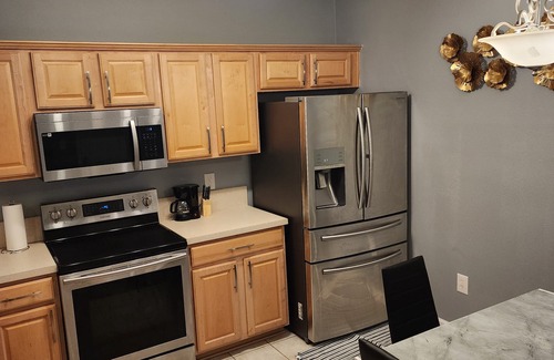 Northside Casa | Clean, nice and neat townhome near Airport and River City shopping center.