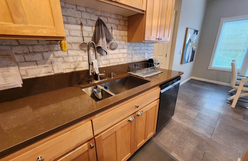 Bull Mountain Casa | Clean, open, bright and comfy house, in ideal setting with EV Charging on site