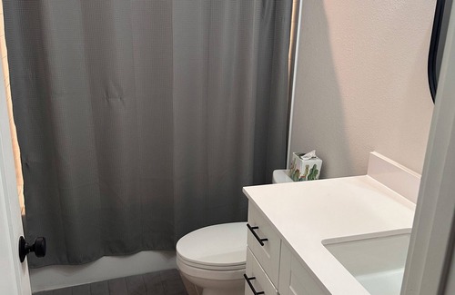 South Manchaca Casa | Clean room to rent in spacious house with AC and WiFi in lovely Austin