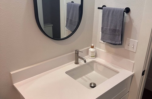 South Manchaca Casa | Clean room to rent in spacious house with AC and WiFi in lovely Austin