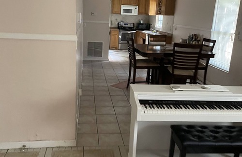 Tampa Casa | Clean room