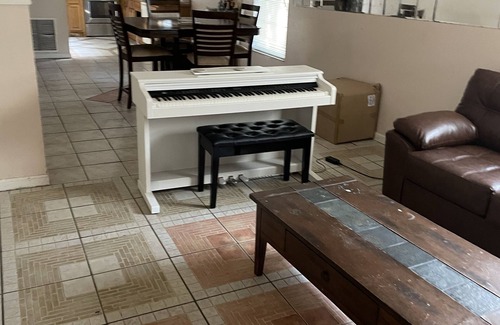Tampa Casa | Clean room