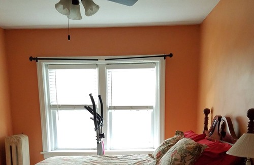 Country Club Plaza Area Condominio | Clean, Safe, & Ultimate Kansas City Location! Great for traveling nurse/couples
