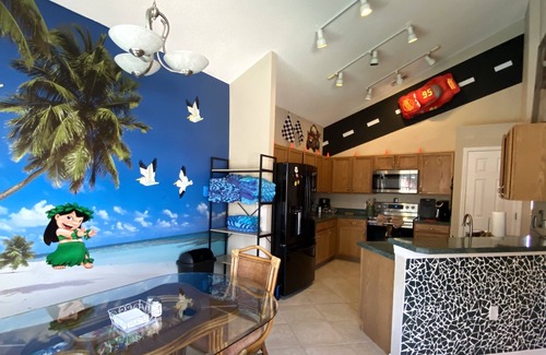 West Kissimmee Casa | CERCA DE Disney * ENORME piscina / spa * GameRm * WiFi gratis * Patio privado, habitaciones temáticas