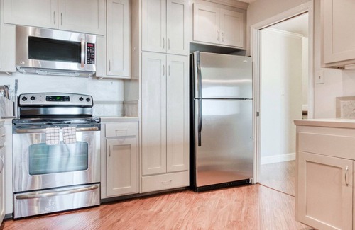 San Francisco Apartamento | Clean Twin Peaks 2BR w/ Patio, nr Groceries & Coffee, by Blueground