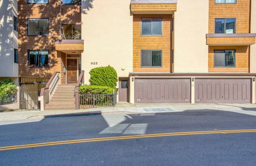 San Francisco Apartamento | Clean Twin Peaks 2BR w/ Patio, nr Groceries & Coffee, by Blueground