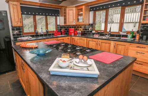 Pendine Casa | CLEAR VIEW, pet friendly, character holiday cottage in Pendine
