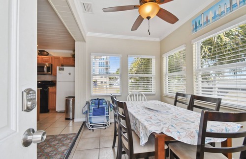 Clearwater Beach Casa | Clearwater Beach Cottage 13H/ Walk to the Beach!