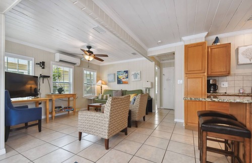 Clearwater Beach Casa | Clearwater Beach Cottage 13H/ Walk to the Beach!