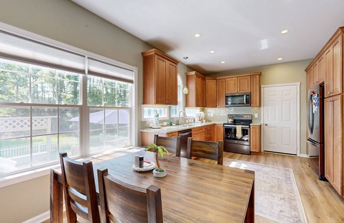 Clearwater Casa | Clearwater Home Close to the Beach w/Shared Pool, Private Washer/Dryer