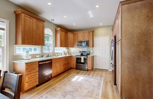 Clearwater Casa | Clearwater Home Close to the Beach w/Shared Pool, Private Washer/Dryer